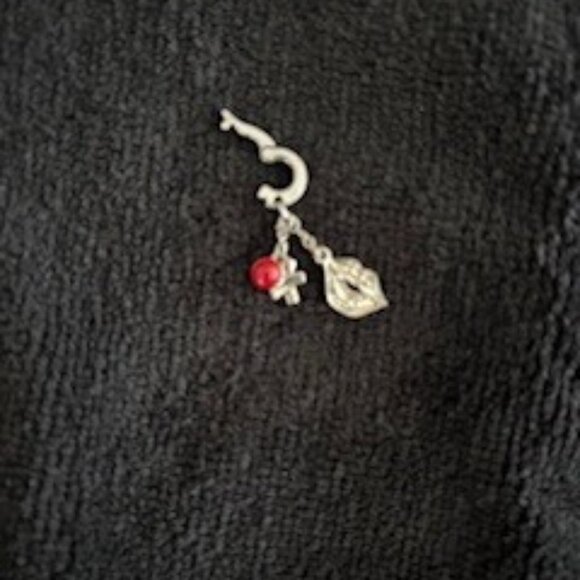 Swarovski XOXO Lip Charm - Picture 5 of 5